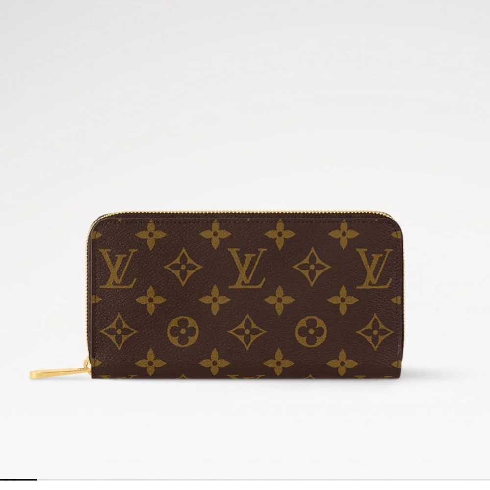 Louis Vuitton Brown Monogram Wallet  

The Zippy Wallet - Picture 4 of 11